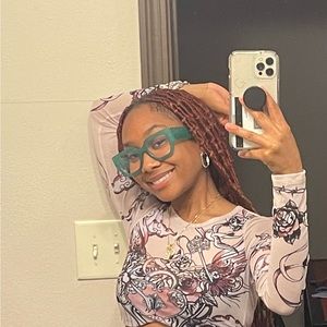 Meet your Posher, Ebony